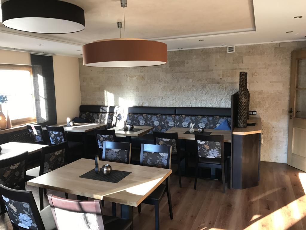 Hotel Gasthof Kaesser Ансбах Екстериор снимка